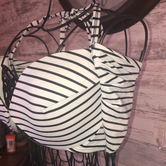 Victoria’s Secret swim suit top bikini top stripped swim wear size 32DD summer - Picture 8 of 8